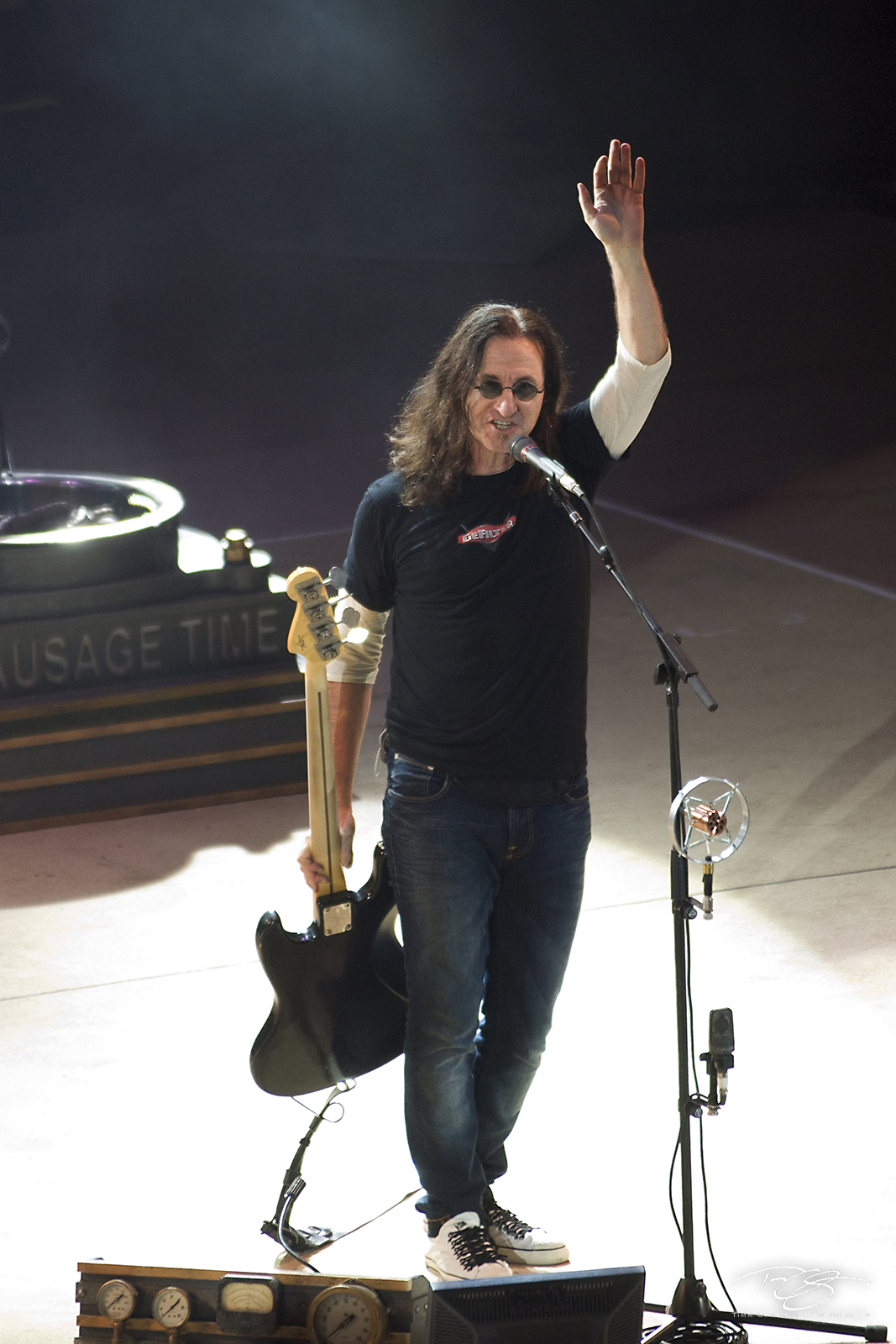 Adieu Geddy Lee bids adieu to his legion of fans