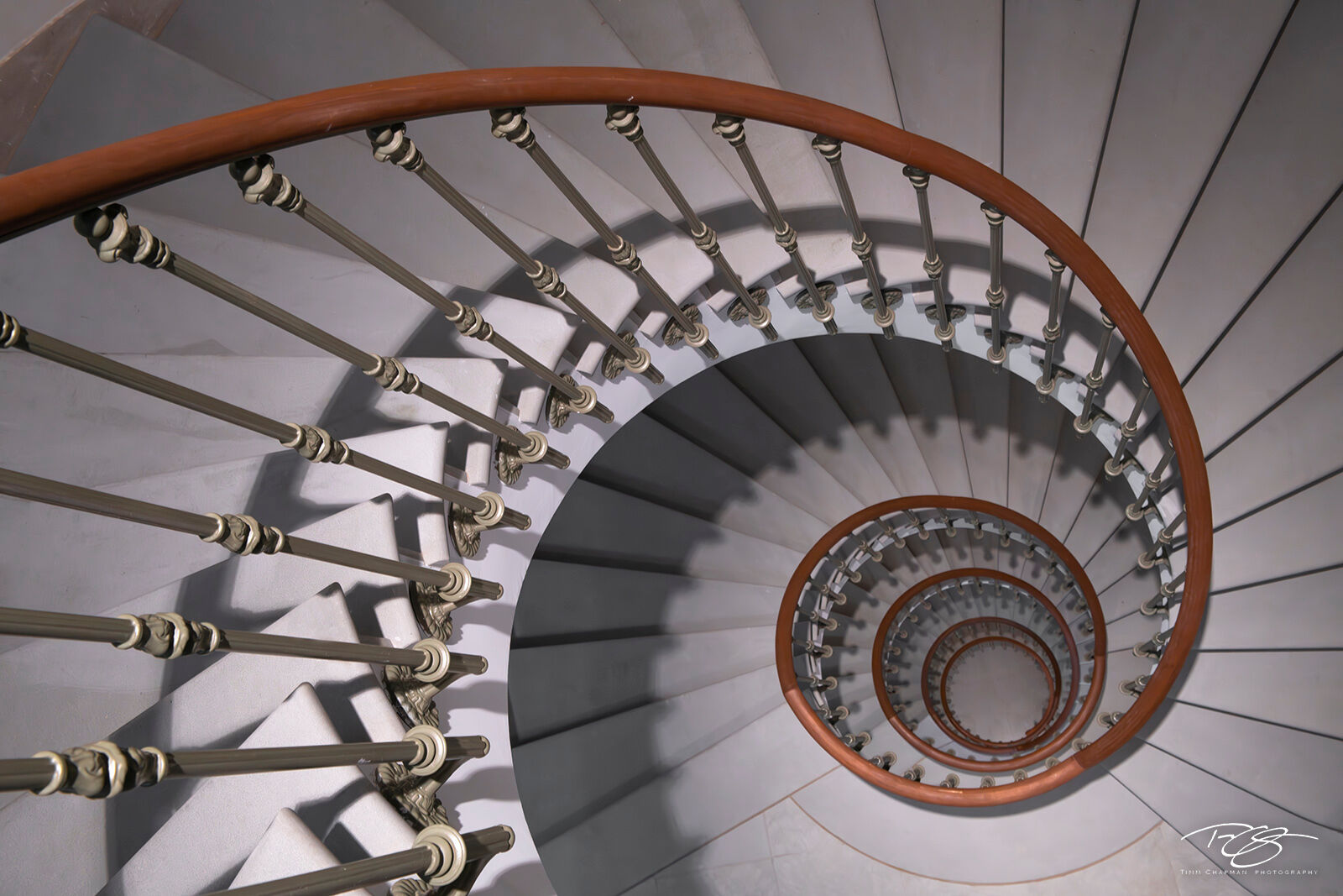 Flight of Fancy A visual swirl down the staircase of Zurich's Hauptbanhof
