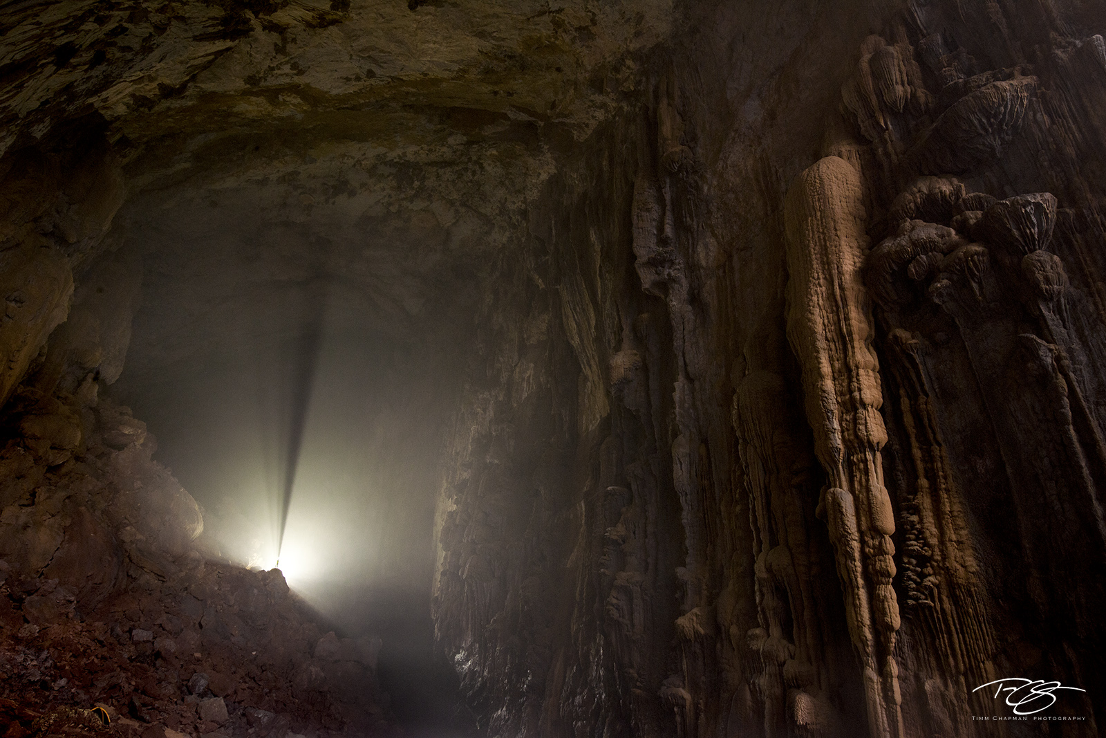Radiance An explorer marvels at the sheer immensity of Hang Son Ðoòng
