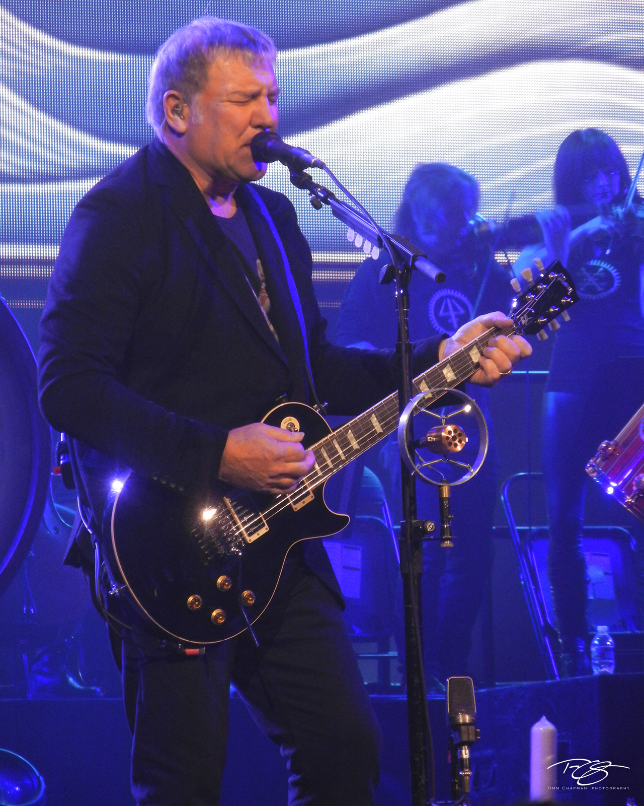 The Backup Alex Lifeson and a group of violinists provide backup for the Clockwork Angels tour